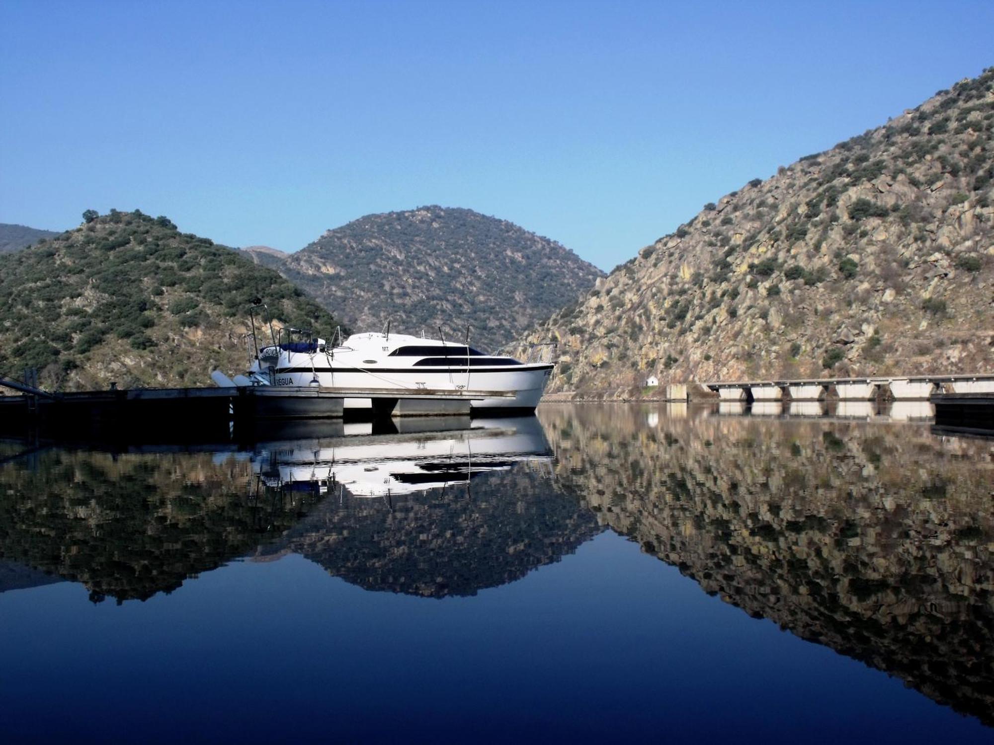 Douro Yacht Charter & Bungalows São João da Pesqueira Oda fotoğraf